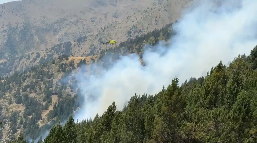 Incendi descontrolat a Os de Civís