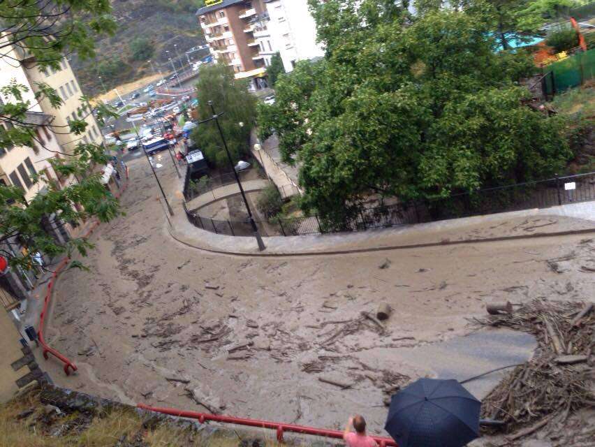 Desbordament20del20riu20a20Sant20JuliC3A020de20LC3B2ria2022-07-201520Nubelina20Parejo201