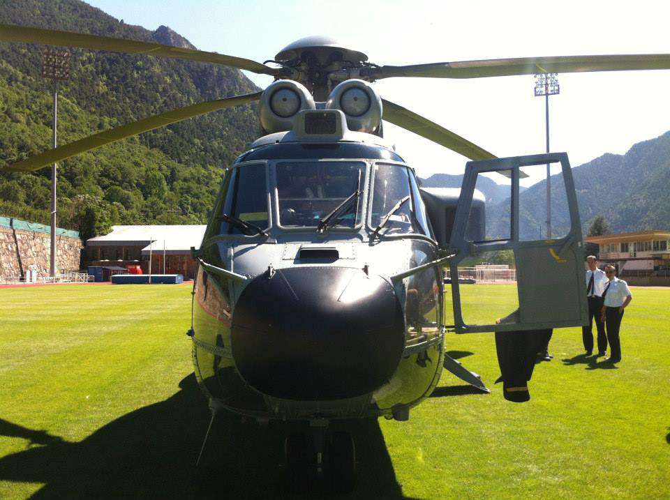 Els20helicopter20amb20els20quals20va20arribar20la20delegacio20francesa20a20lEstadi20Comunal