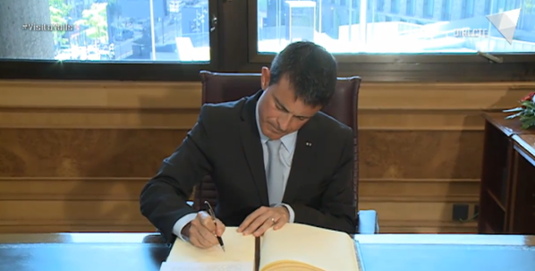 El20primer20ministre20francC3A8s20signa20el20llibre20dor20de20Govern