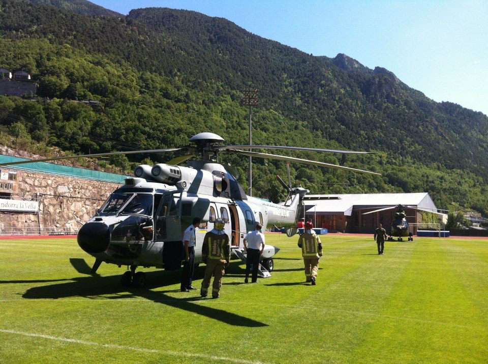 Els20helicopter20amb20els20quals20va20arribar20la20delegacio20francesa20a20lEstadi20Comunal3