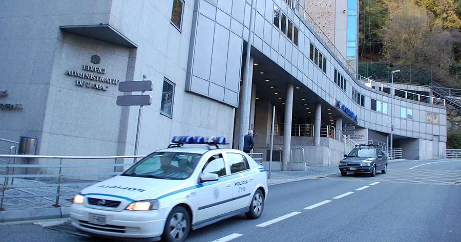 andorradifusio_rtva_detingut_home_causar_lesions_got_vidre_1352019145113
