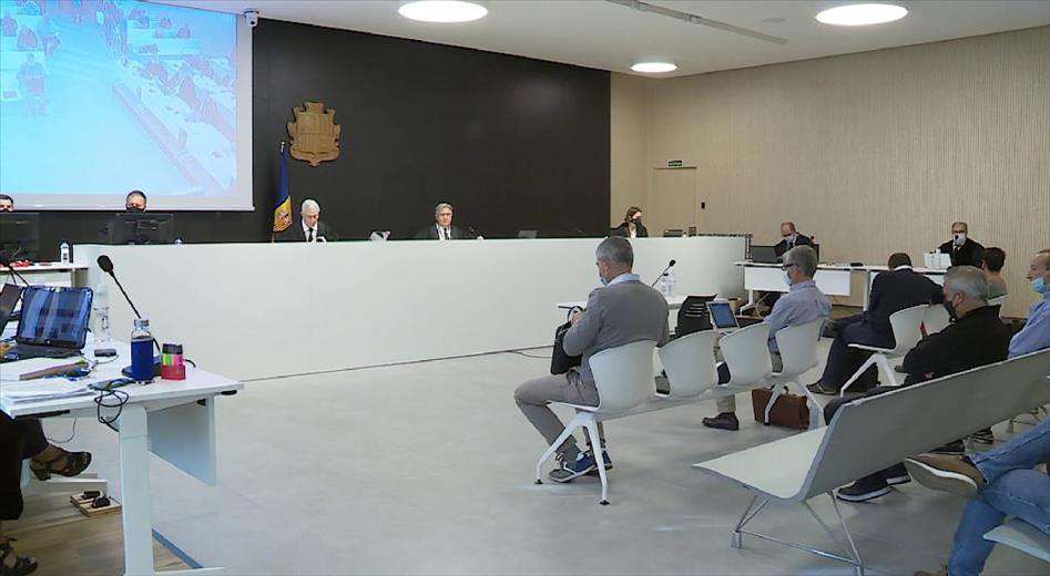 andorradifusio_rtva_covid_19_obliga_ajornar_jornada_dilluns_judici_5122021203643