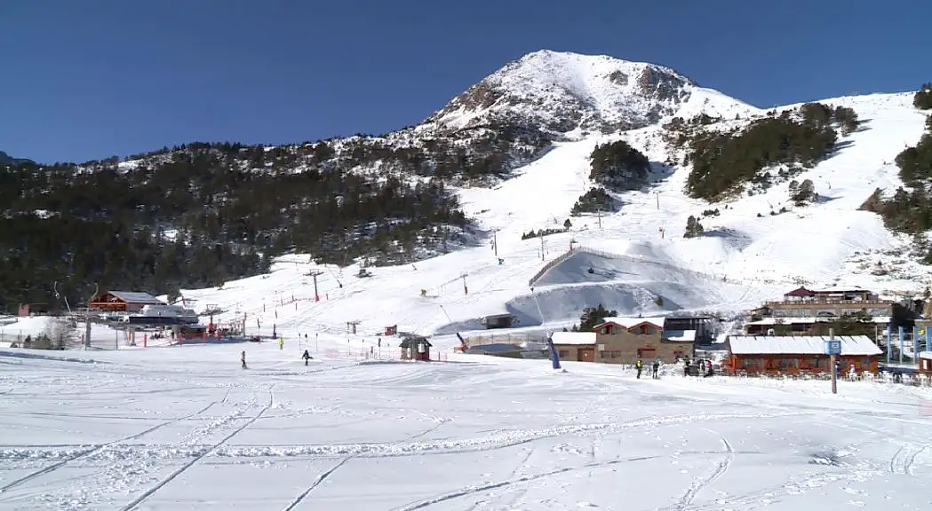 andorradifusio_rtva_evacuat_esquiador_casa_contusio_30122024132717