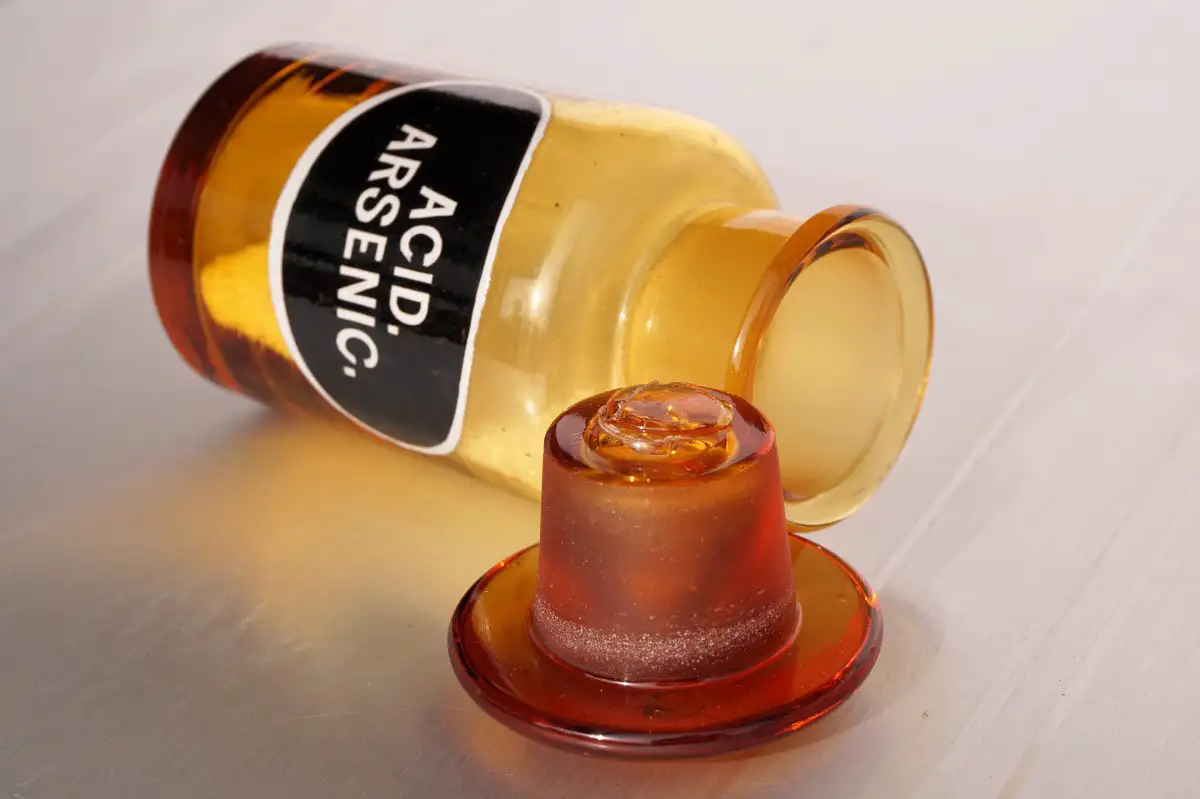 bottle_medical_pharmacy_mislabelling_arsenic_acid_open_medicine_591278