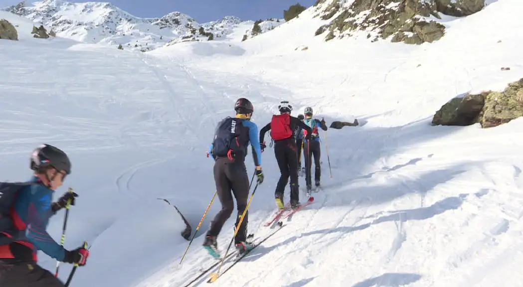 andorradifusio_rtva_equip_esqui_muntanya_fam_marxa_setmana_19102024132054