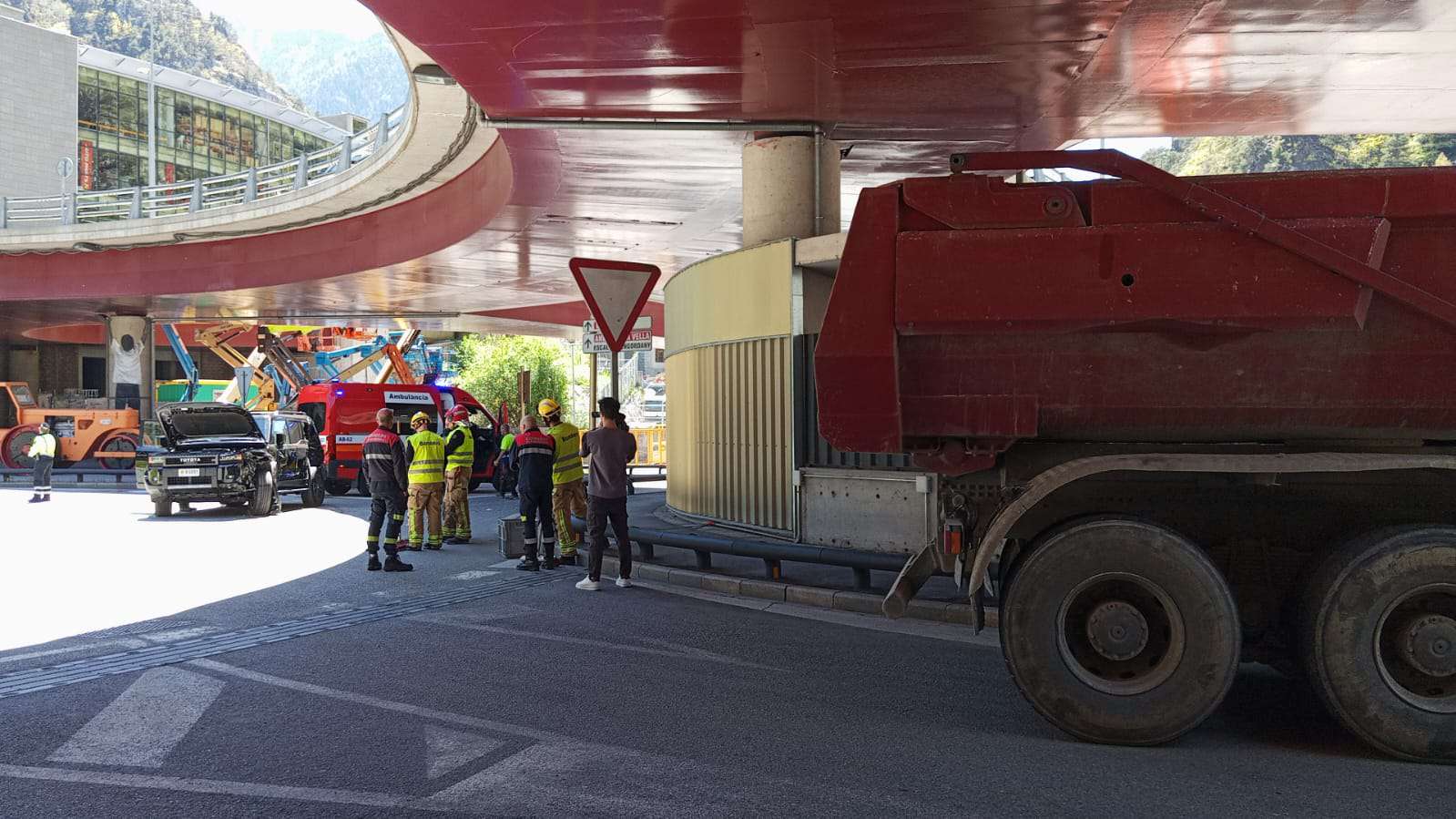 andorradifusio_rtva_aparatos_accident_rotonda_coex_304202515735