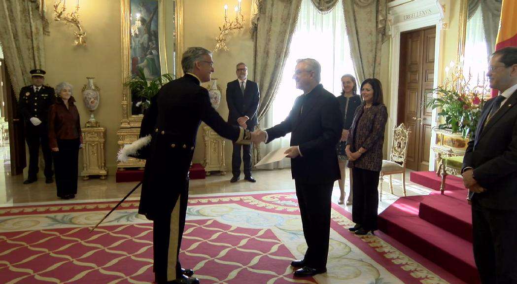 andorradifusio_rtva_joan_enric_vives_rep_deu_cartes_165202513859